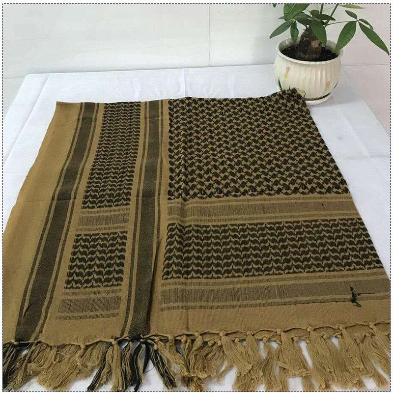Keffiyeh vs Bandana: Which Square Cloth for Your Head?