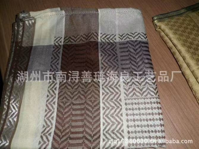 Keffiyeh Fabric Weight: What GSM Means in a Scarf
